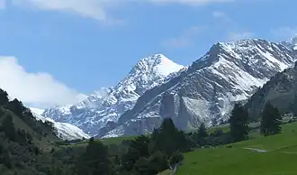 Rabenkopf (Bildmitte) von Südwesten, vom oberen Planeiltal