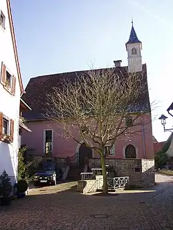 Die Schlosskapelle über der Grombachquelle