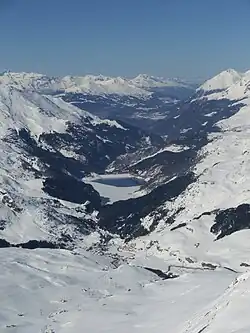 Blick nach Norden zum Surgôt (oberes Teil vom Oberhalbstein), dahinter die Lenzerheide.