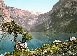 Obersee um 1900, im Kessel über der Röthwand liegt die Wasseralm, links Hochsäul (2073&nbsp;m)