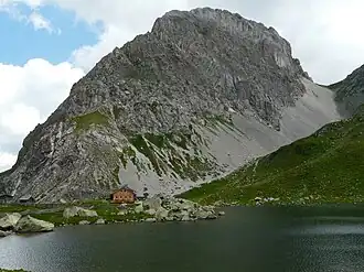 Die Obstansersee-Hütte mit dem Rosskopf
