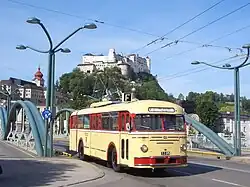 Historischer Fahrbetrieb in Salzburg mit einem Obus des Typs ÜHIIIs