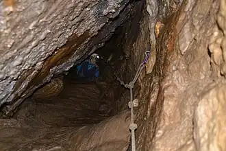 Abstieg mit Fixseilsicherung