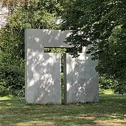Erwin Heerich: ohne Titel, ca. 1975 (Aluminium) – zur Zeit nicht zu sehen[2]