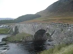 Die Garva Bridge am östlichen Ende der Fahrstraße