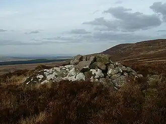 Cairn auf der Kuppe des Colzium Hill