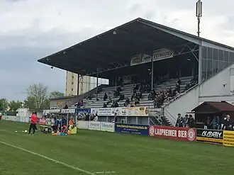 Die Haupttribüne des Olympia-Stadion Laupheim, Mai 2017
