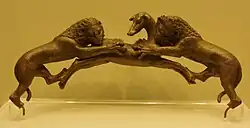 Henkel eines Gefäßes mit Darstellung einer Tierkampfgruppe