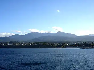 Juan-de-Fuca-Straße mit den Olympic Mountains im Hintergrund von Port Angeles