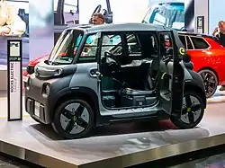 Opel Rocks-e Kargo mit Ladekiste statt Beifahrersitz