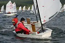 Vor dem Wind-Kurs bei einer Optimisten-Regatta auf dem Großen Brombachsee