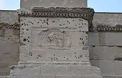 „Aura“ auf der oberen Attika