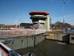 Fußweg Oranjeschleusen mit neuem Kontrollgebäude