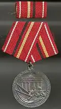 Verdienstmedaille der Kampfgruppen in Silber (leider angelaufen)