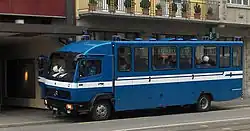 Ein Mercedes-Benz LK-Polizeibus, eingesetzt von der Stadtpolizei Zürich in der Schweiz.