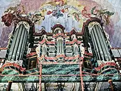 Schnitger-Orgel in Neuenfelde nach der Renovierung 1956 (links) und ab 2017 (rechts)