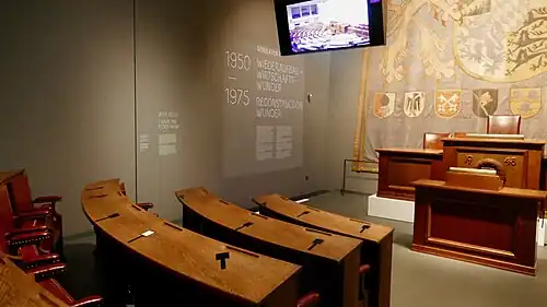 Demokratie: Mobiliar aus dem Maximilianeum