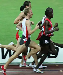 Dieudonné Disi (außen rechts) – Rang elf in 13:47,30&nbsp;min Jan Fitschen – Rang zwölf in 13:48,39&nbsp;min