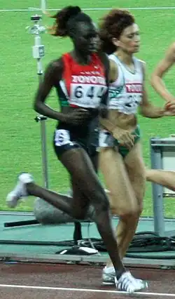 Bronzemedaillengewinnerin Daniela Jordanowa (weißes Trikot) und die später fünftplatzierte Viola&nbsp;Jelagat&nbsp;Kibiwot