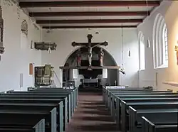 Inneres mit spätgotischem Triumphkreuz