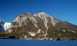 Ostrawitz schneebedeckt in der Bildmitte (links der Hochfohra)