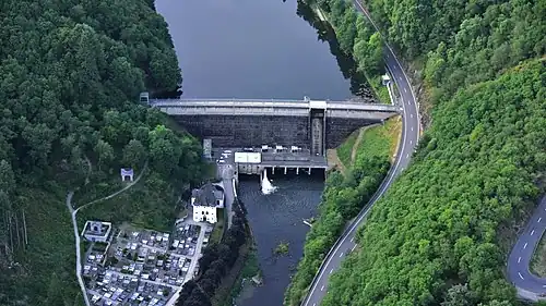 Luftaufnahme der Staumauer des Unterbeckens. Foto 2017