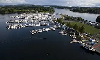 Der Kadettangen mit dem Stadion auf der rechten Seite