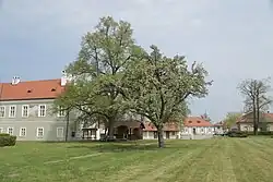 Landschaft für die Zucht und Dressur von zeremoniellen Wagenpferden in Kladruby nad Labem