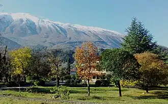 Dhëmbel (Ostseite) über Përmet