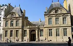 Hôtel de Sully (62 Rue Saint-Antoine) - Paris IV