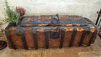 Einbaumtruhe um 1323