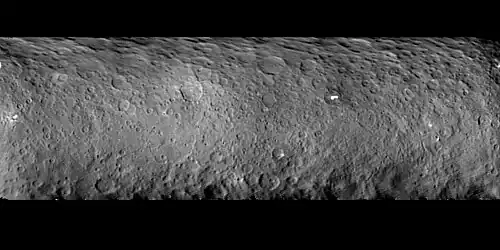 Zylinderprojektion der Ceres-Oberfläche 46.000&nbsp;km Abstand 19. Februar 2015