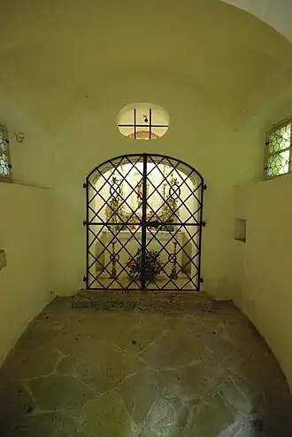 Innenraum mit Altar (2012)