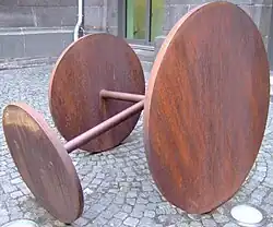 Achse mit drei Scheiben (1986). Rheinisches Landesmuseum Bonn