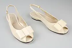 Beige Slingbacks mit flachem Absatz