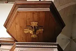 Unterseite des Schalldeckels mit Taube