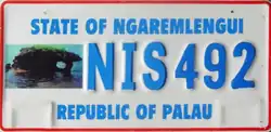 Ngeremlengui: Natürlicher Felsbogen vor der Küste; um 1990
