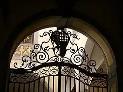 Doppelwappen Pasquali-Antinori auf dem Tor