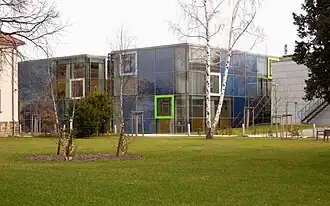 Moderner Erweiterungsbau von Storch Ehlers Partner