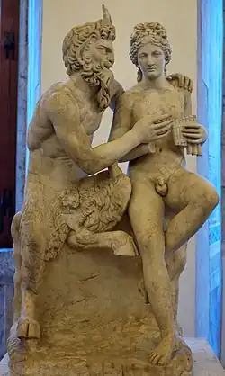 Skulptur von Pan und Daphnis, der Knabe mit einer Panflöte in der Hand. (Ca. 100 v.&nbsp;Chr., gefunden in Pompeii.)