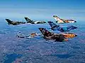 Fünf Panavia Tornado der deutschen Luftwaffe und eine Mikojan-Gurewitsch MiG-29 im Jahr 2003