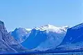 Blick von Pangnirtung auf den gleichnamigen Fjord in Richtung Aujuittuq-Nationalpark (Südwestseite)