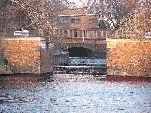 Mündung des Schönhauser Grabens (der Nordpanke) in ein Nebenbecken des Nordhafens