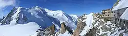 Panorama mit Mont Blanc und Bergstation