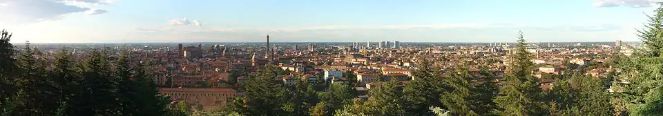 Panoramablick auf Bologna von San Michele in Bosco