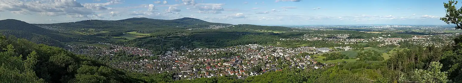 Blick vom Großen Mannstein auf Kelkheim, seine Ortsteile und Umgebung