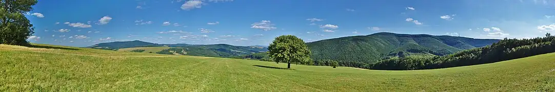Bergpanorama mit Velka Javorina im Hintergrund