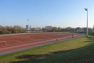 Laufbahn und Fußballfeld