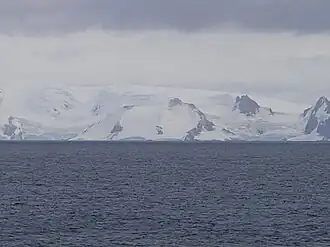 Blick von der Bransfieldstraße auf den Parchevich&nbsp;Ridge