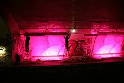 Erotisch angehauchte Bilder in den ehemaligen Plakatwerbeflächen …